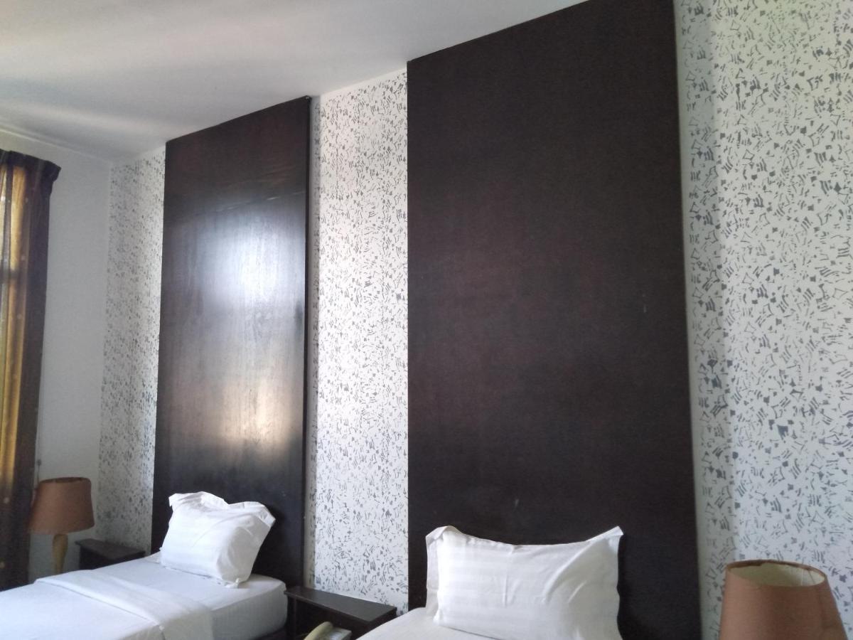 Ginasuite Kompleks27 Hotel Бандар-Сері-Бегаван Екстер'єр фото
