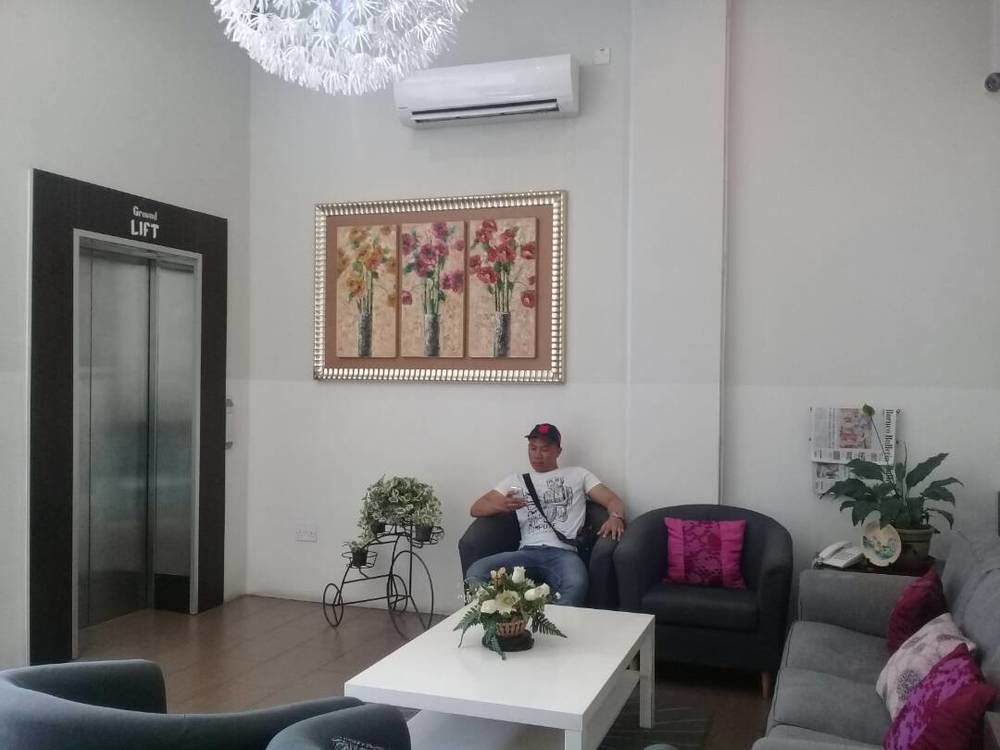 Ginasuite Kompleks27 Hotel Бандар-Сері-Бегаван Екстер'єр фото